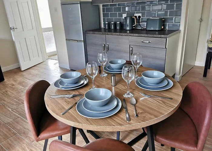 Goldthorn Wolverhampton Sleeps 5 Long Term Comfortably And Families